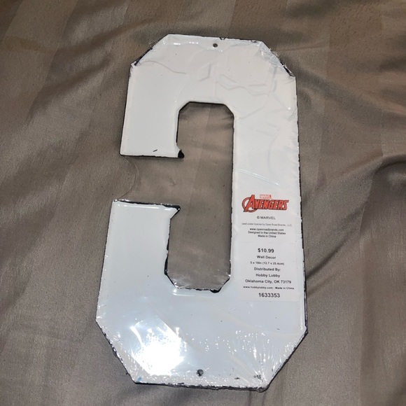 Open Road Brands Justice League Decor Decal Letter “C” - Picture 2 of 2